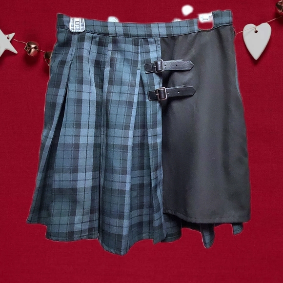 Pleated Mini Skater Skirt by Hot Topic - Picture 4 of 8